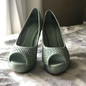 Pale Green Heels. Size 6.5